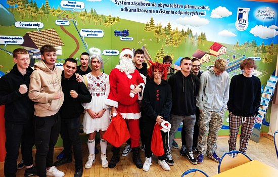 Mikuláš so svojou družinou navštívil aj našu školu